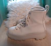 DIVIDED Coole CHUNK BOOTS Gr. 38 CREME high Niedersachsen - Bunde Vorschau