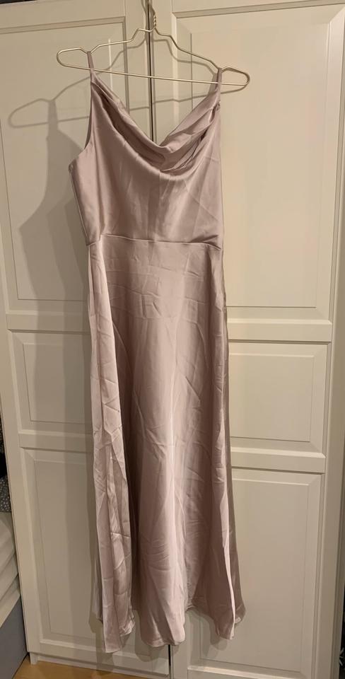 Abendkleid / Brautjungfernkleid Satin Creme / Champagnerfarbend in Wermelskirchen