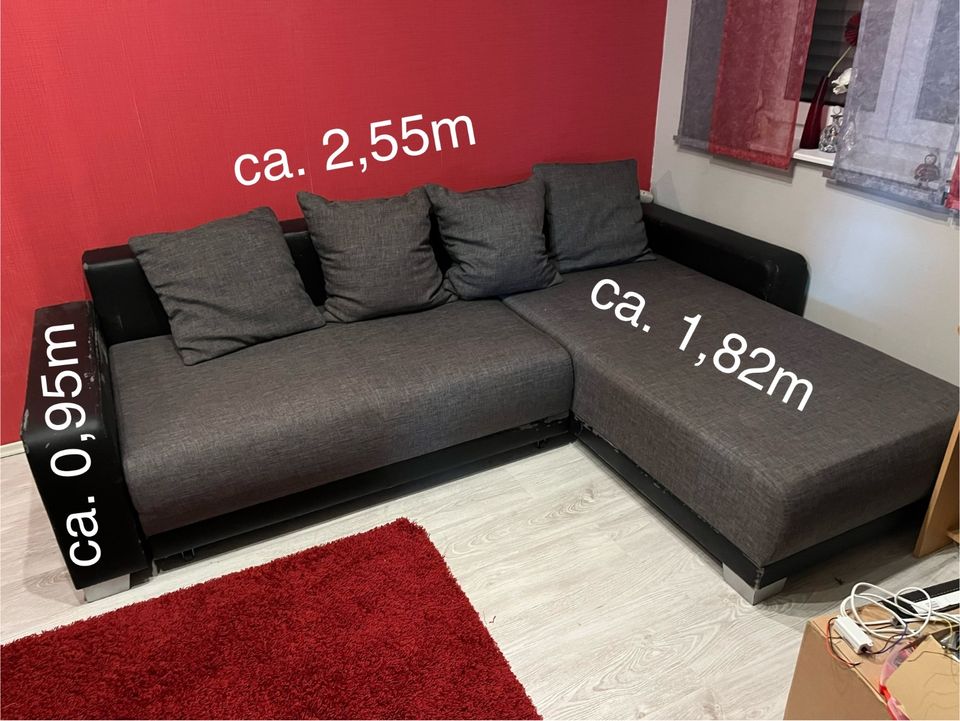 Großes Sofa mit Schlaffunktion in Kirchhain