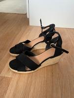 Schuhe mit Keilabsatz Sandalen schwarz H&M 38 Berlin - Lichtenberg Vorschau