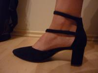La shoe Pumps blau mit besonderem Riehmchen Niedersachsen - Verden Vorschau