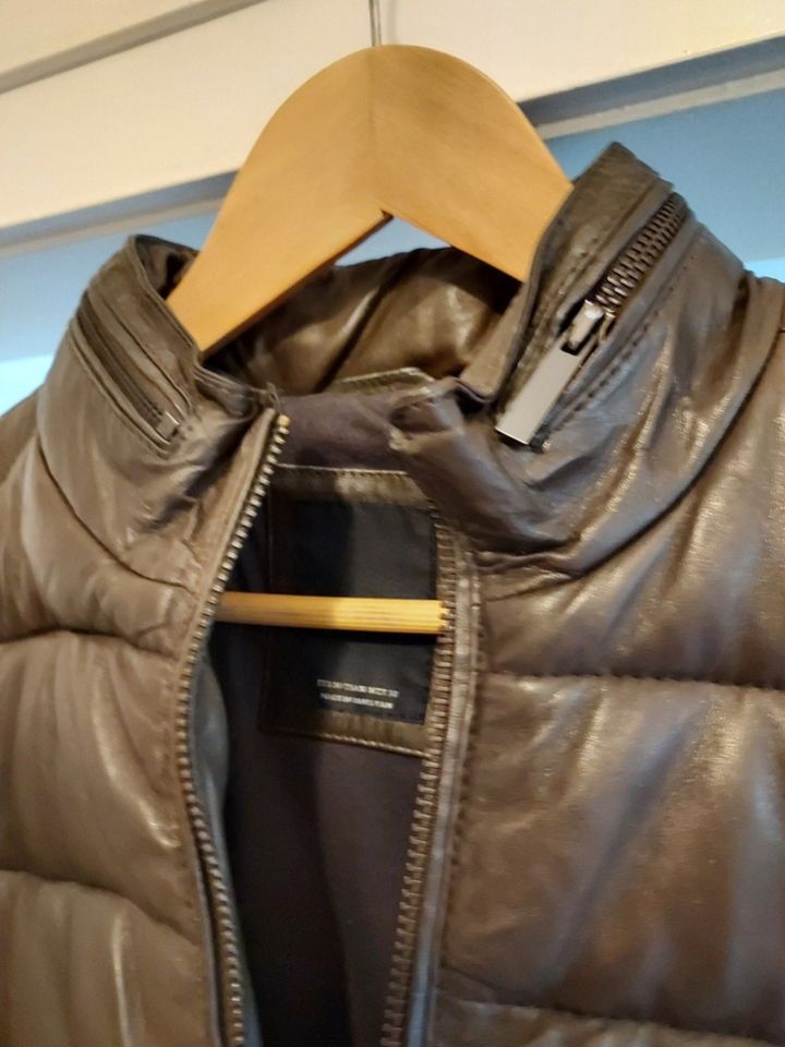 Braune  Steppjacke mit Details...kein VB mehr... in Köln