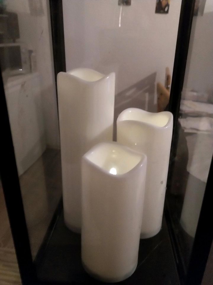 Tisch Lampe mit 3 Led Kerzen mit Glass umhüllt Licht flackert in Paderborn