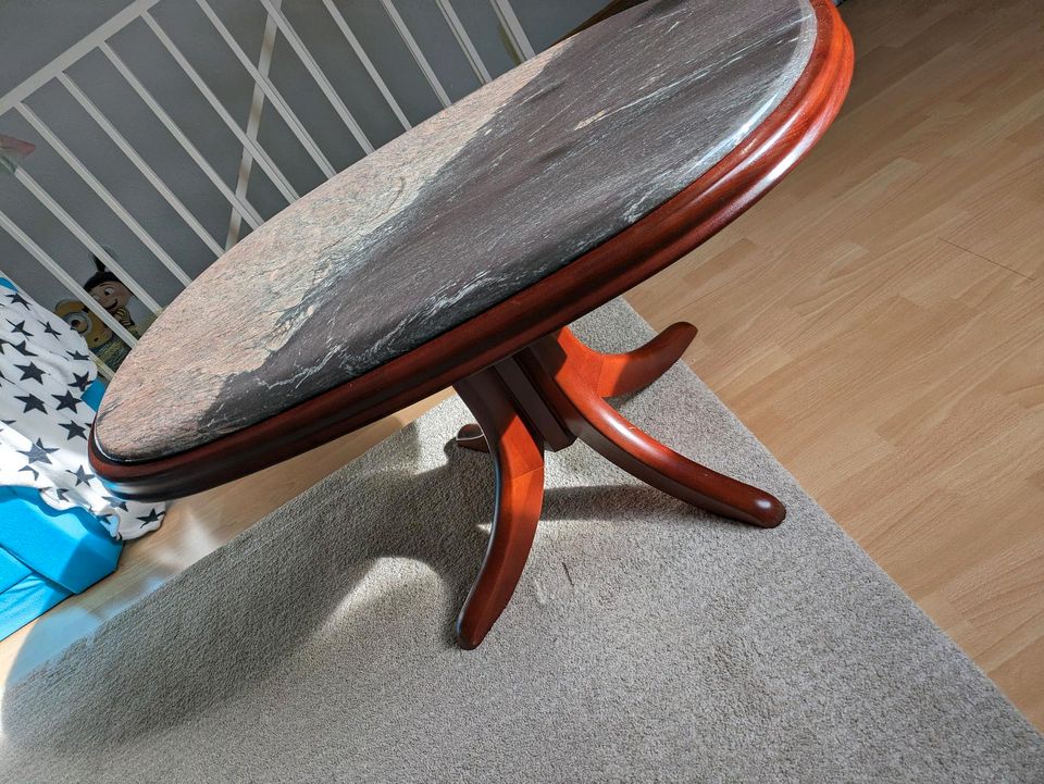 Tisch oval mit Marmorplatte in Leipzig