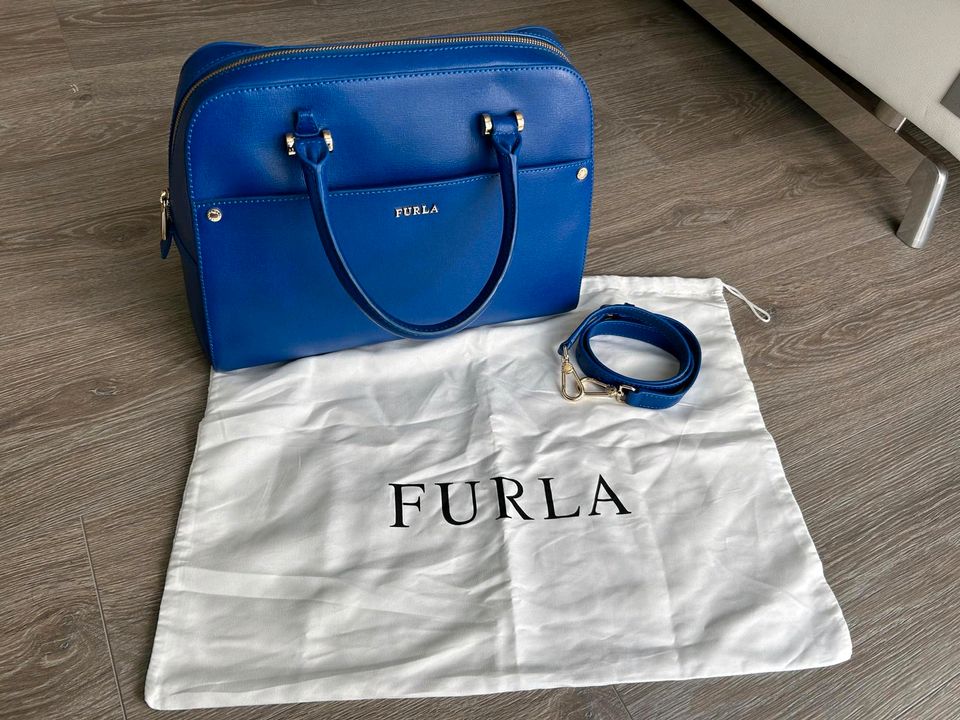 Furla-Handtasche royalblau in Frankfurt am Main