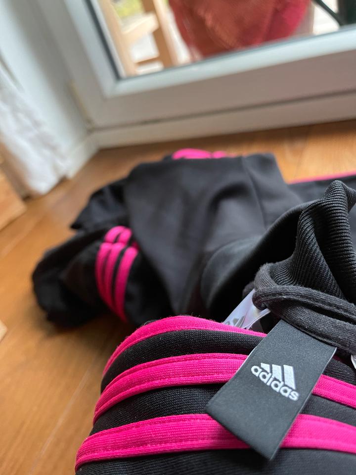 Jogginganzug Adidas schwarz pink Jogginghose Sweatshirtjacke in Fürth