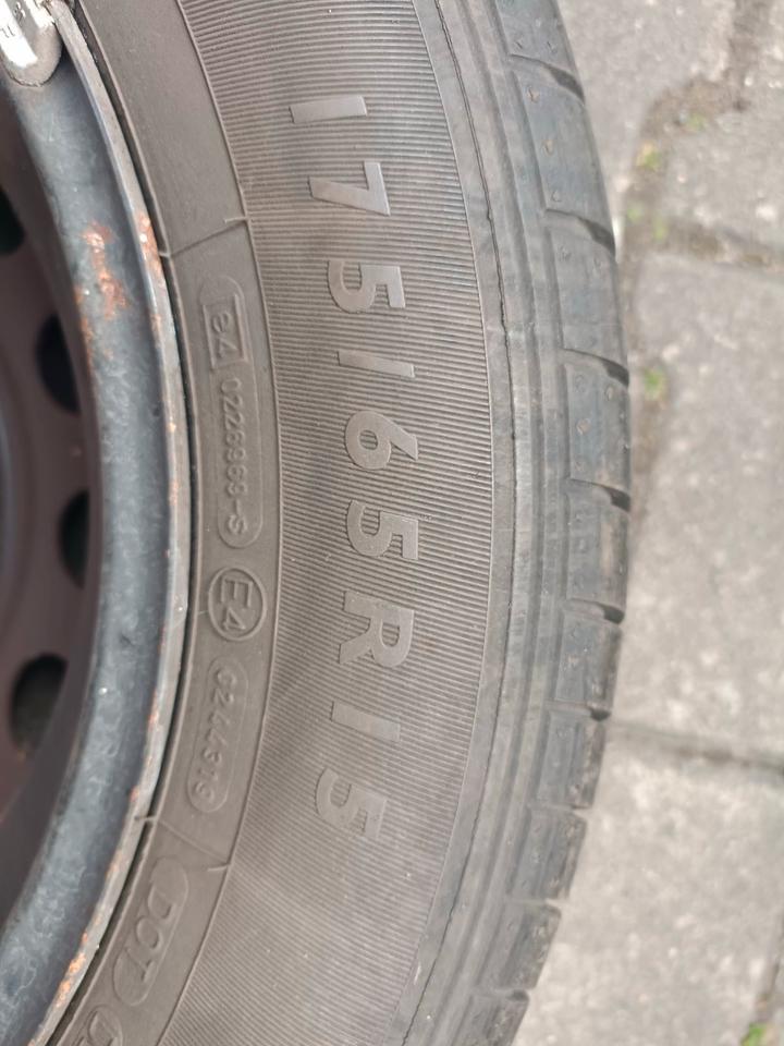 Sommerreifen mit Stahlfelgen 175/65/15 DOT 2019 Toyota Yaris in Nürnberg (Mittelfr)