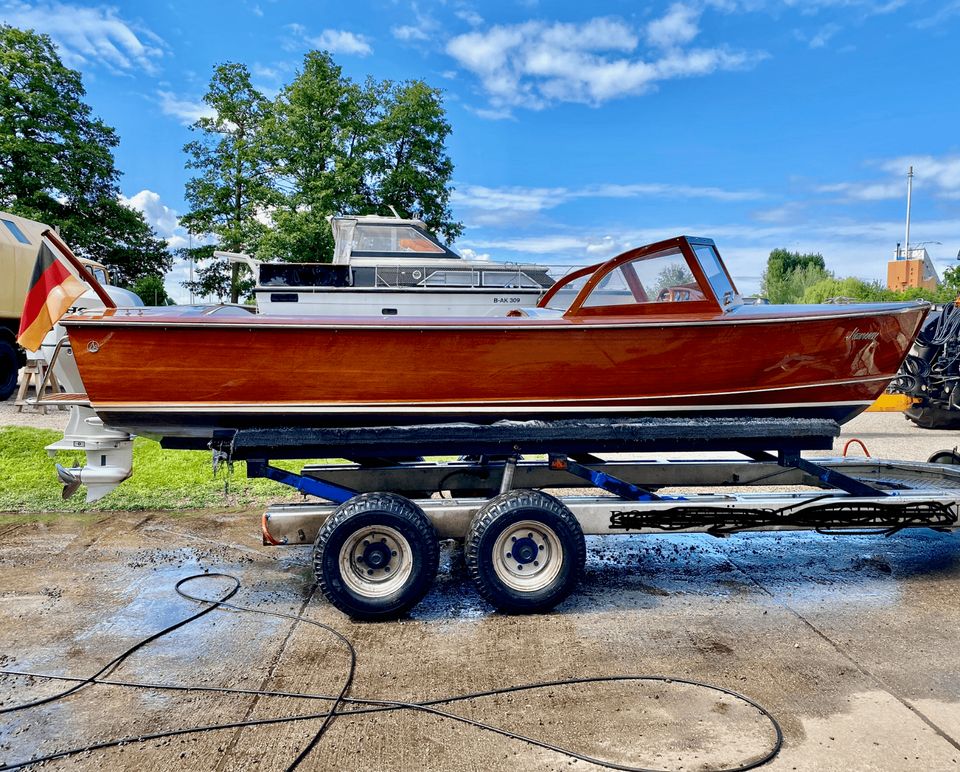 KLASSIKER  Albury Runabout 19,9 Fuß, Lizenzbau 2002, Meisterstück in Berlin