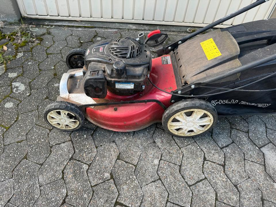 Benzinrasenmöher mit Antrieb Briggs & Stratton 500 Series Motoer in Neuss