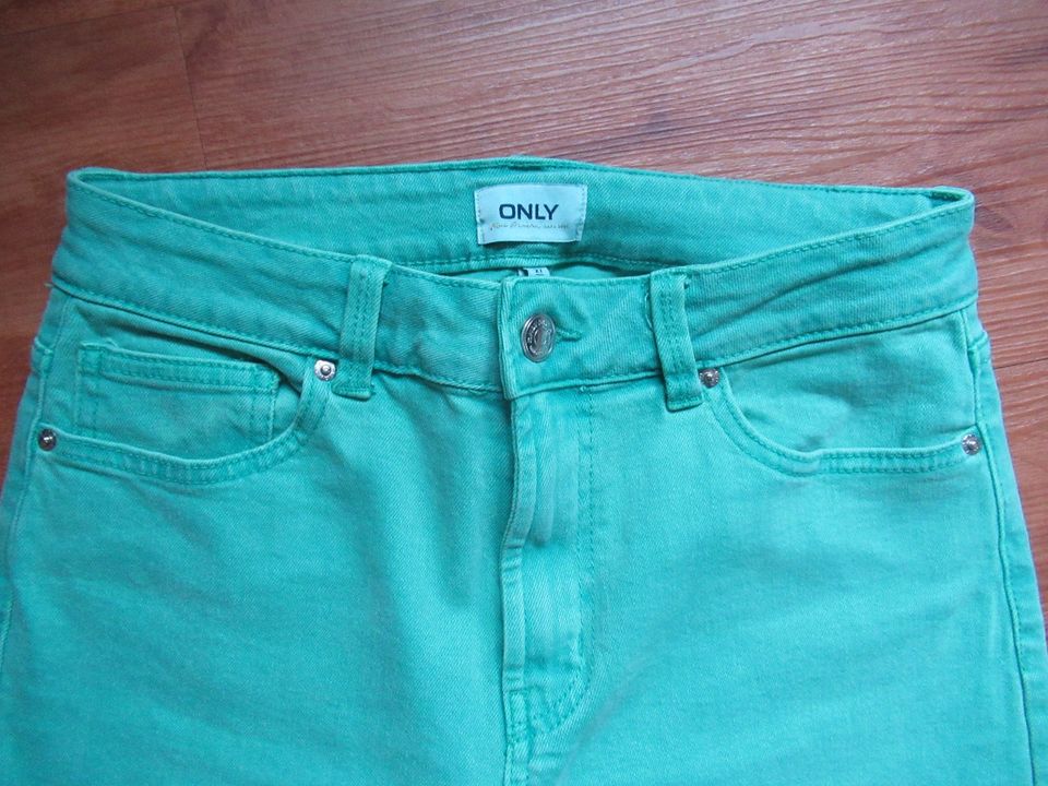 ONLY Jeans grün Gr. 36 Gr. 27 32 neuwertig Hose MOM bequem in Varel