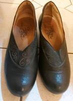 Schicke schwarze THINK! Schuhe/ Pumps Gr.39 super Zustand Niedersachsen - Bad Bodenteich Vorschau