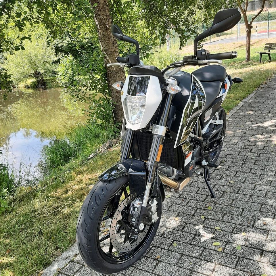 + KTM Duke 690 LeoVince + Track Pack TOP !! + in Hof (Saale)