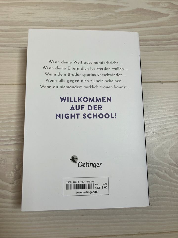C.J. Daugherty Night School Buch neu dick Band 1 oetinger in Velten