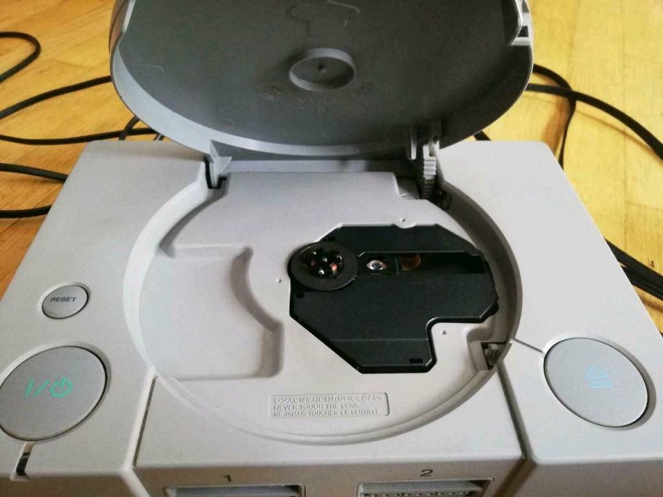 Playstation 1 + Zubehör  *Ungechipt in Brühl