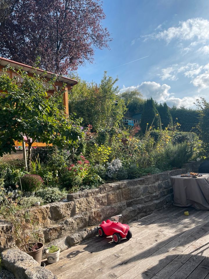 Kernsanierte DHH (2018) mit großem Garten in bester Lage in Neustadt an der Aisch