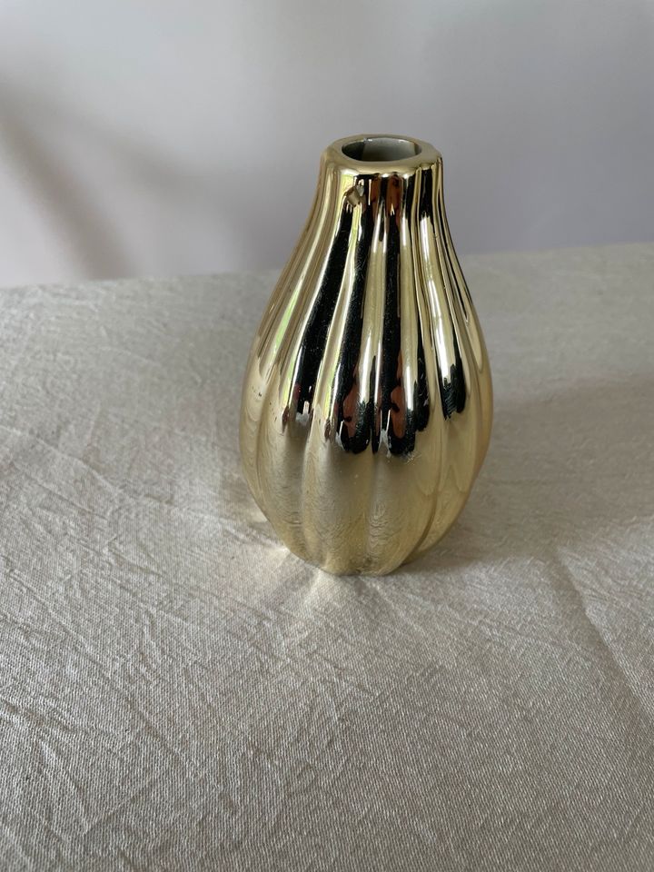 Kleine Vase gold in Nickenich