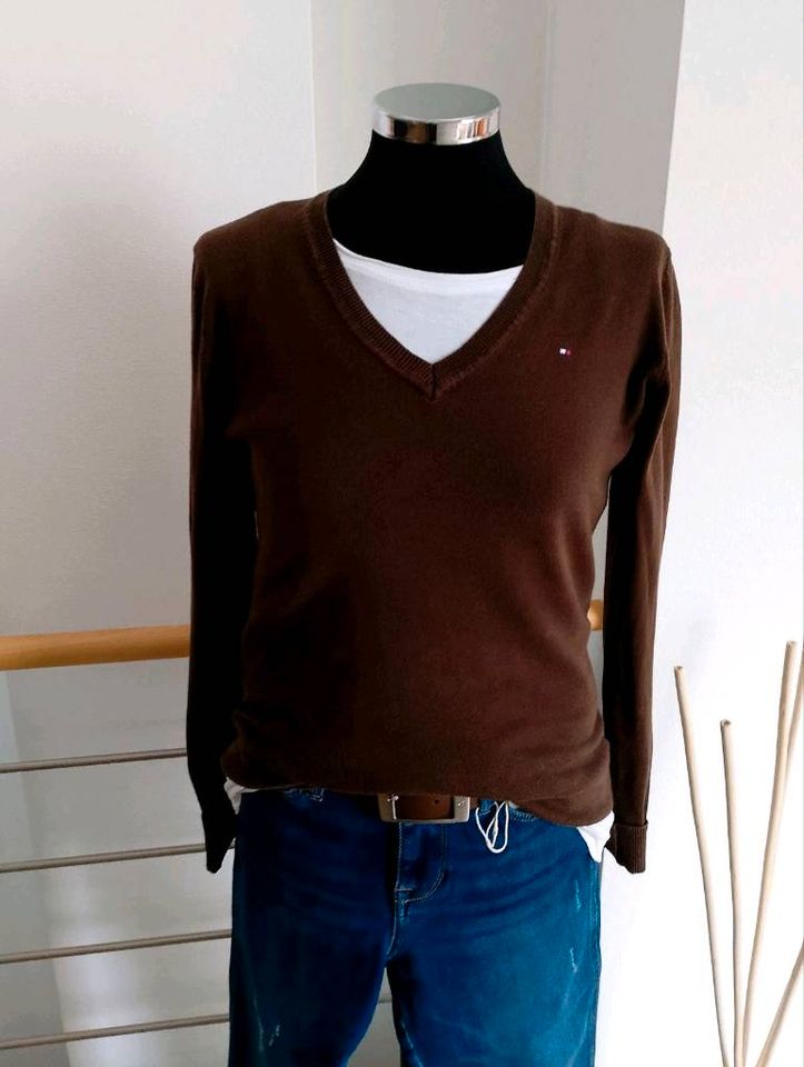 Tommy Hilfiger Pullover S 34 36 braun V-Ausschnitt Feinstrick !!! in Goch