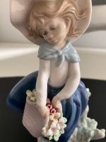 Lladro Porzellan Figur.          Mädchen mit Blumenkorb Kreis Pinneberg - Wedel Vorschau