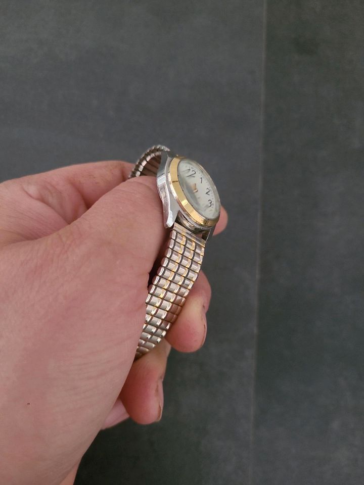 Rosda Armbanduhr in Kölln-Reisiek