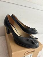 Clarks klassische Leder Pumps Gr. 37 grau 26,-€ VB Nordrhein-Westfalen - Moers Vorschau