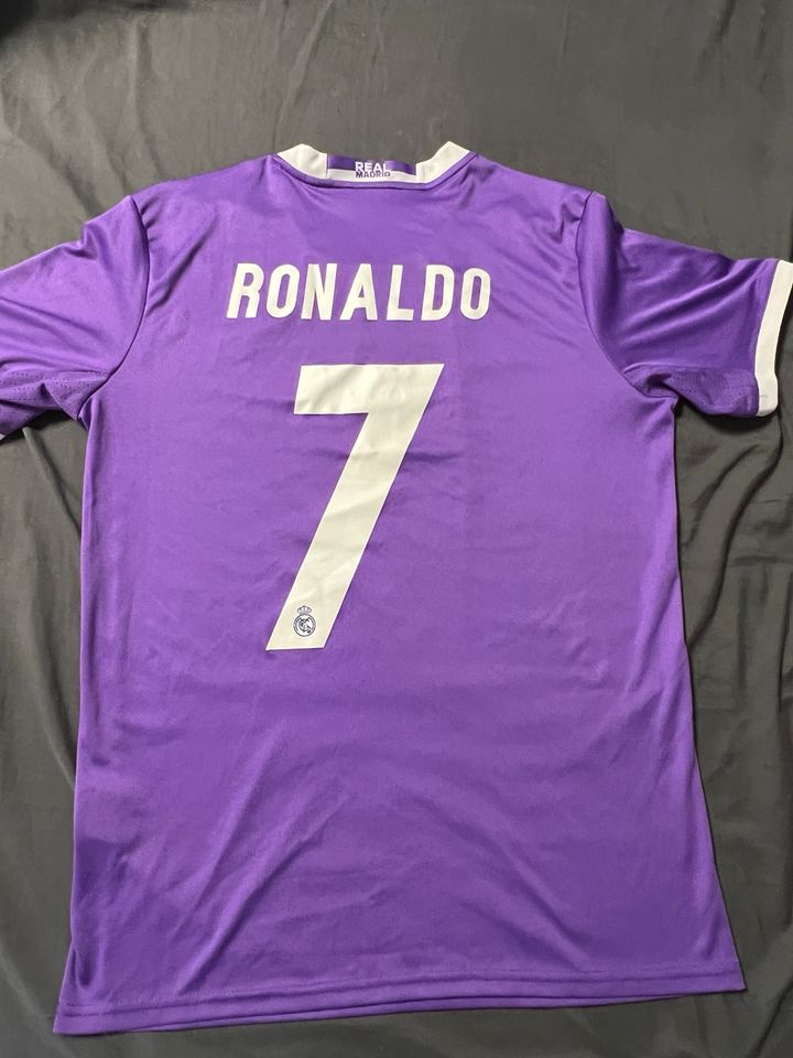 Cristiano Ronaldo Trikot - Größe M in Bochum