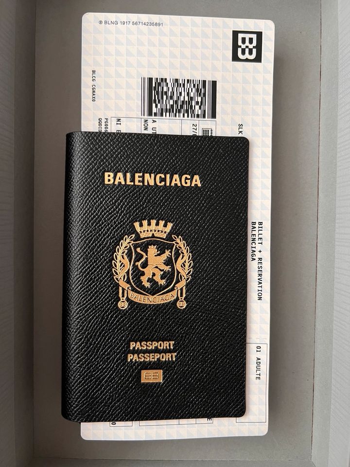 Balenciaga Passport Wallet 1 Ticket SOLD OUT! in Düsseldorf