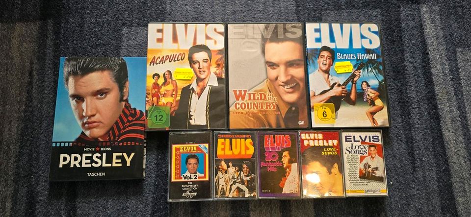 Elvis Presley Sammlung Kassetten MCs 5x +3 DVD + Buch in Berlin