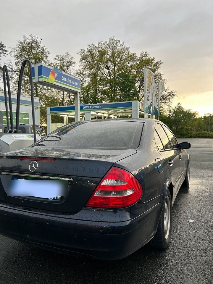 MERCEDES E200 in Burgthann 