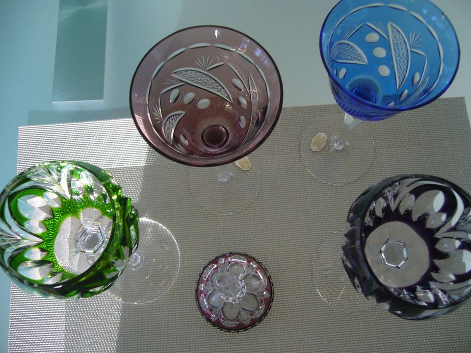 4x Kristallglas und 1x Glocke, bunt (lila, grün, blau), Römerglas in Ratingen