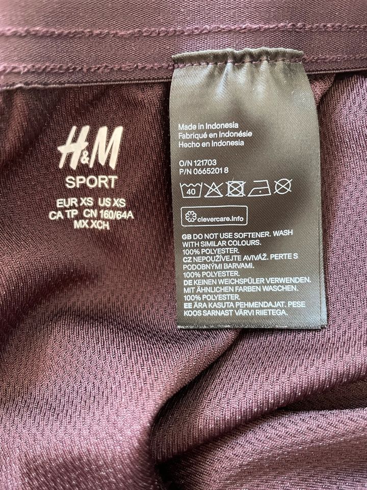 Lockere Sport Shorts Violett in XS (H&M, low waist) in Konstanz