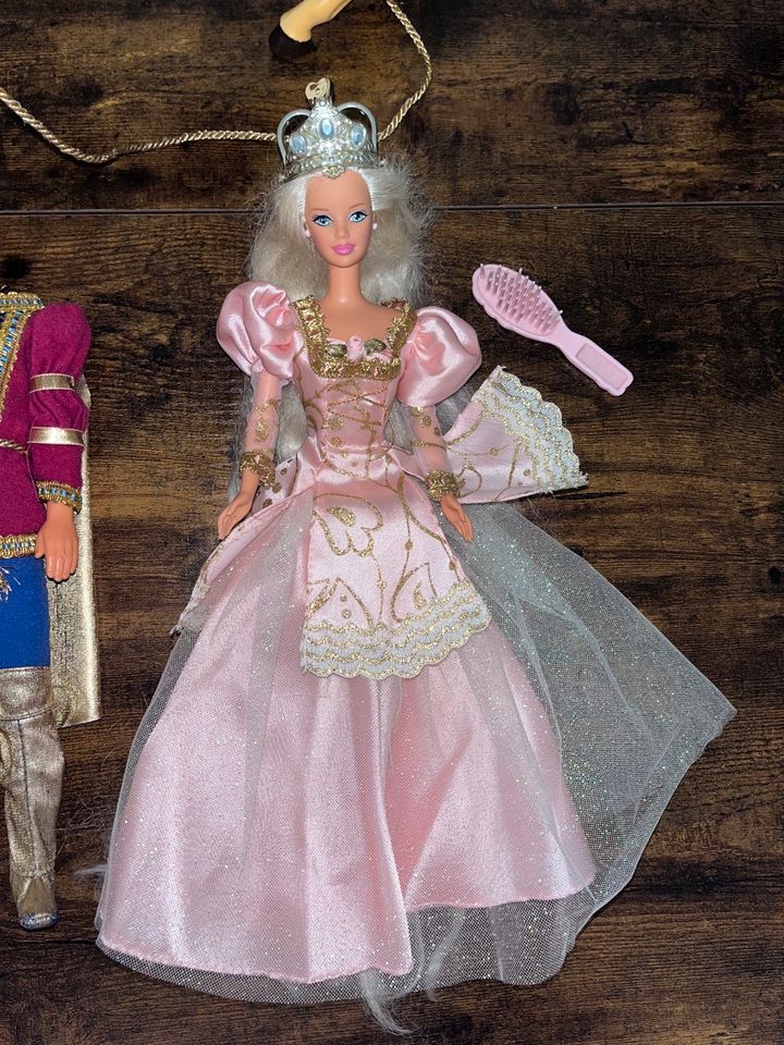 Vintage Barbie Rapunzel 1997 & Ken Prinz 80/90er in Bornheim