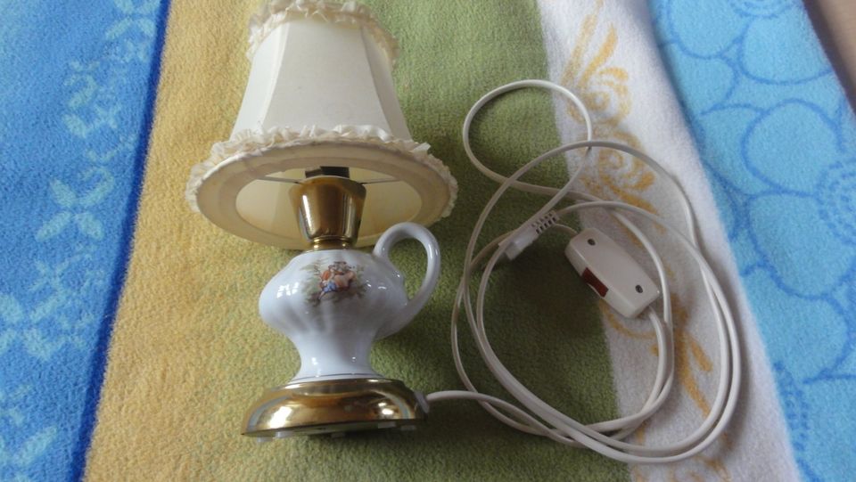 Vintage DDR Nachttischlampe Keramik bemalt, Schirm abwaschbar , G in Lübben