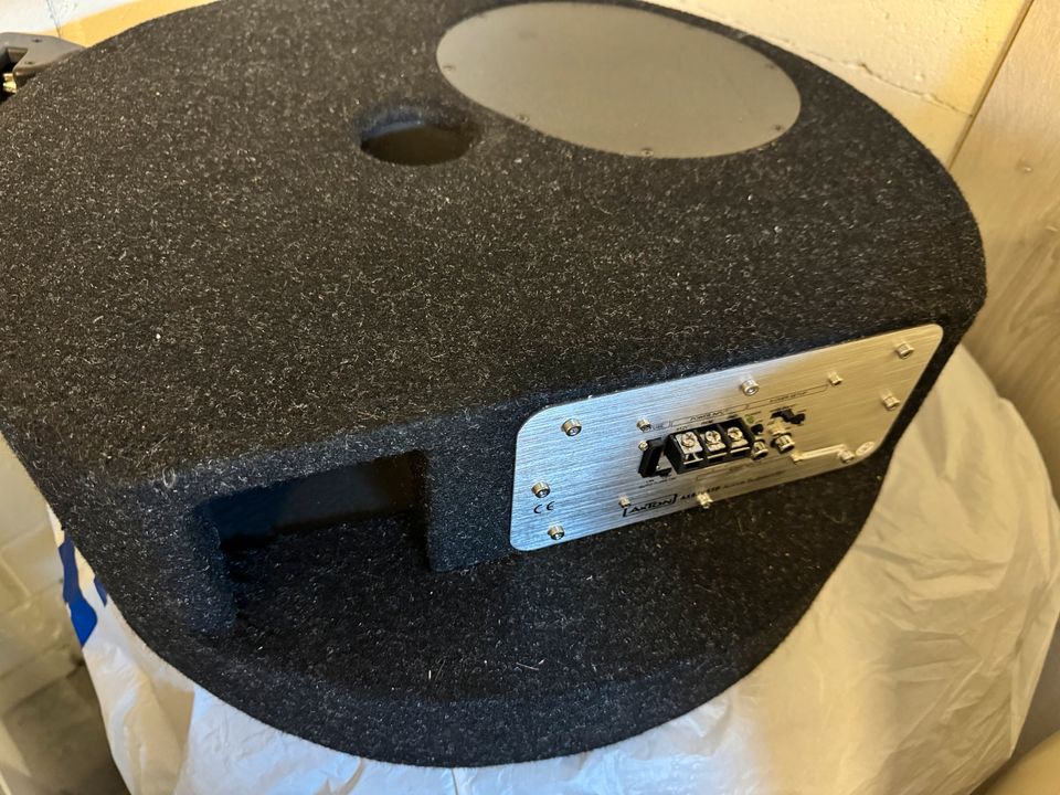 Aktiv-Subwoofer Axton Bass mit Verstärker Radmulde Tuning in Bocholt