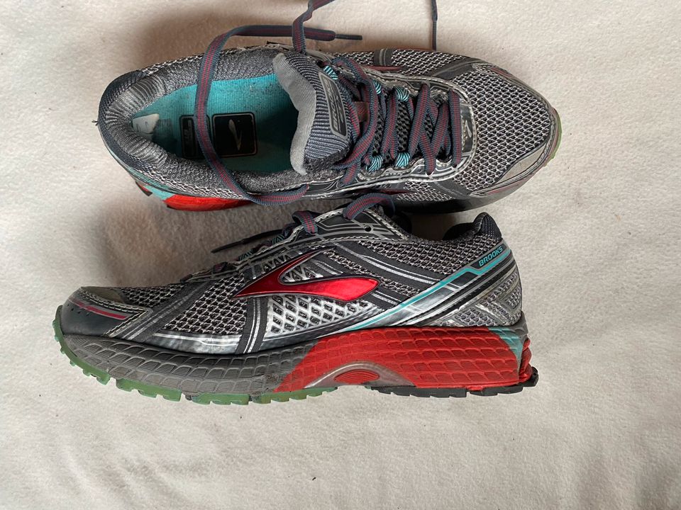 Brooks Running  Schuhe grau/Silber Größe 38,5, kaum getragen in Rüsselsheim
