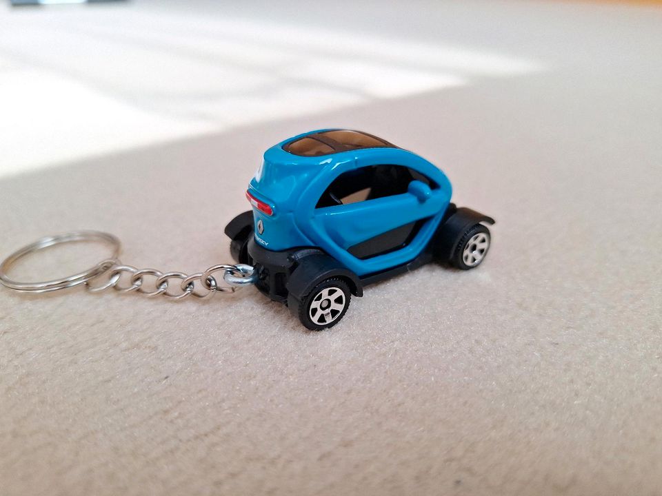 Renault Twizy Elektroauto Matchbox Schlüsselanhänger Kleinwagen in Gründau