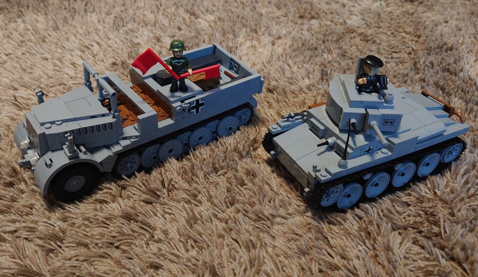 Cobi Konvolut 2384 Panzer 38 (t) und 2522 Sd.Kfz 9 Famo in Vaterstetten