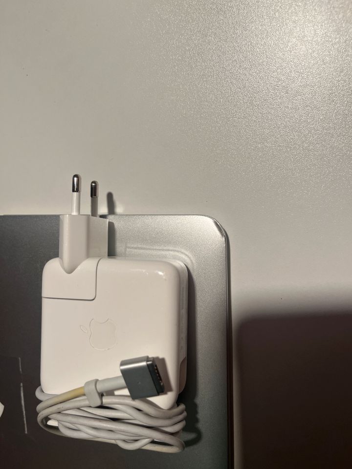 MacBook Air Anfang 2015 - 13 Zoll - 256 GB SSD in Berlin