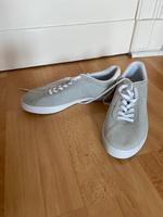 Ungetragene graue Sneaker in Velourslederoptik von H&M Mitte - Tiergarten Vorschau