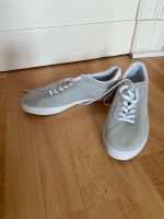 Ungetragene graue Sneaker in Velourslederoptik von H&M Mitte - Tiergarten Vorschau