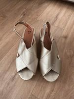 Sandalen Damen in Gold Berlin - Charlottenburg Vorschau
