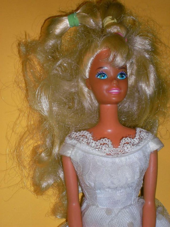 3 Stück alte aber sehr gut erhaltene Barbie - Puppen m. Zubehör in Mönchengladbach