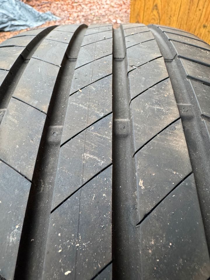 Sommerreifen Bridgestone 235/55R18 in Homburg