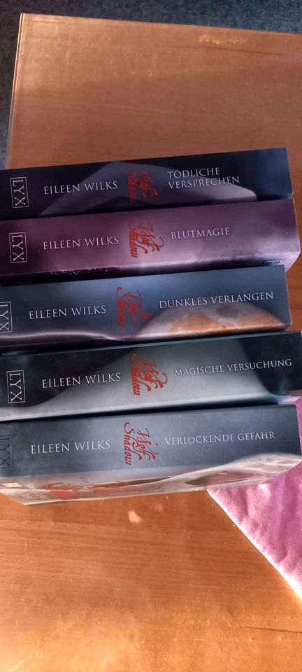 5 Bücher der Autorin Eileen Wilks in Nettetal