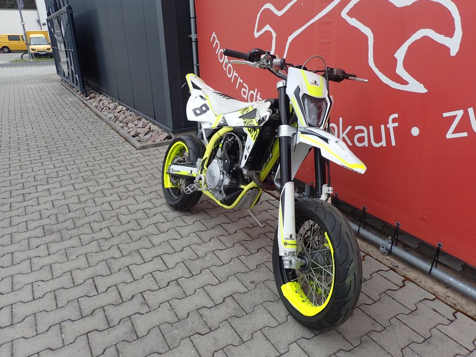 Supermoto SWM SM 500 R Unfall 34Ps A2 Supermoto in Mantel