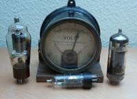 Antikes Voltmeter und  3 Röhren Sachsen - Klingenthal Vorschau
