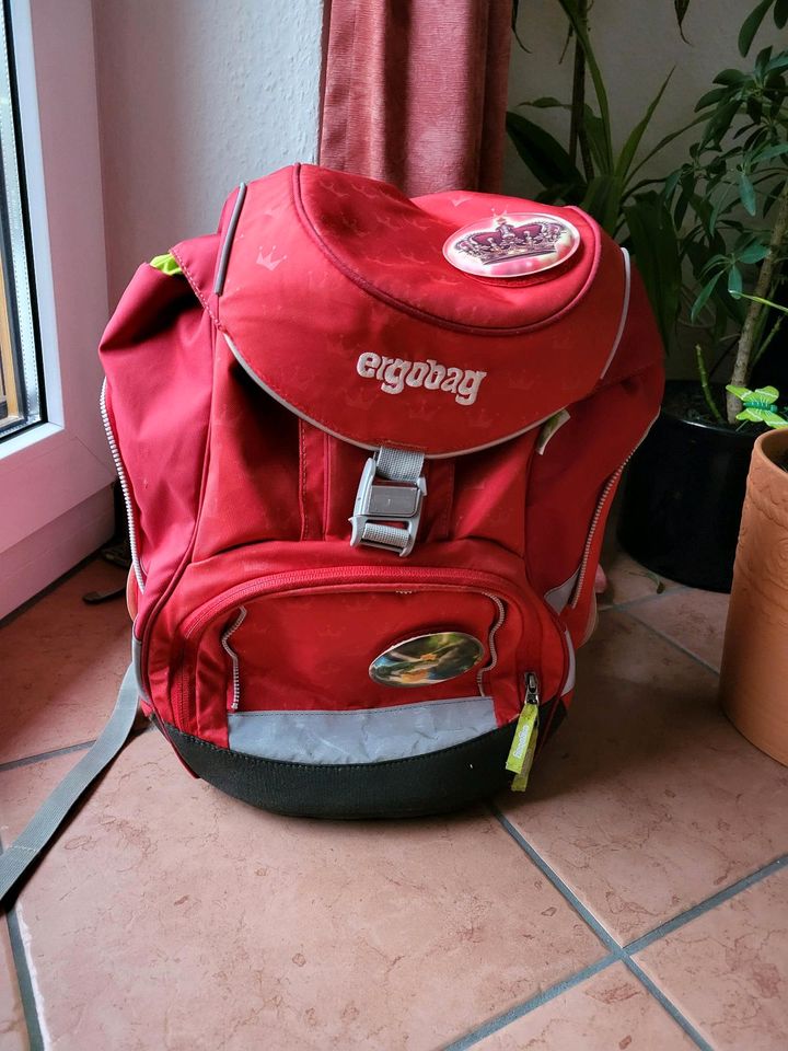 Ergobag Schulrucksack rot Froschkönig in Bergisch Gladbach