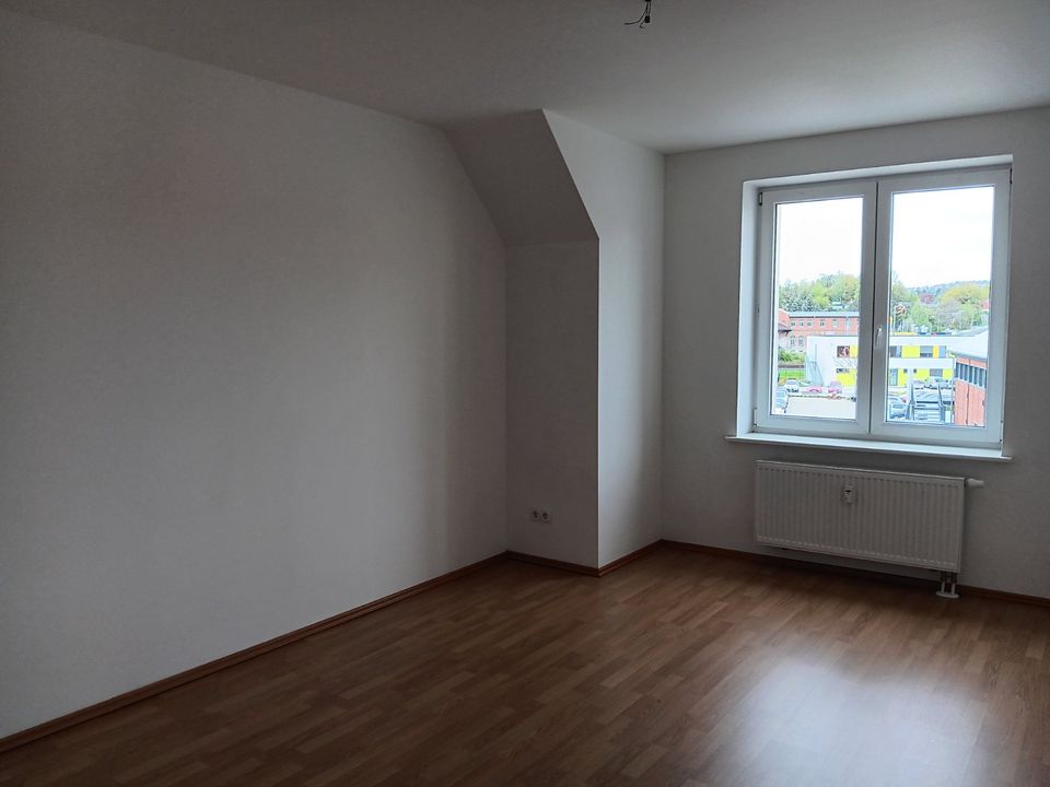 helle 2 Zimmer Wohnung im Dachgeschoss mit Duschbad+extra Küche! #Pot1 in Freital