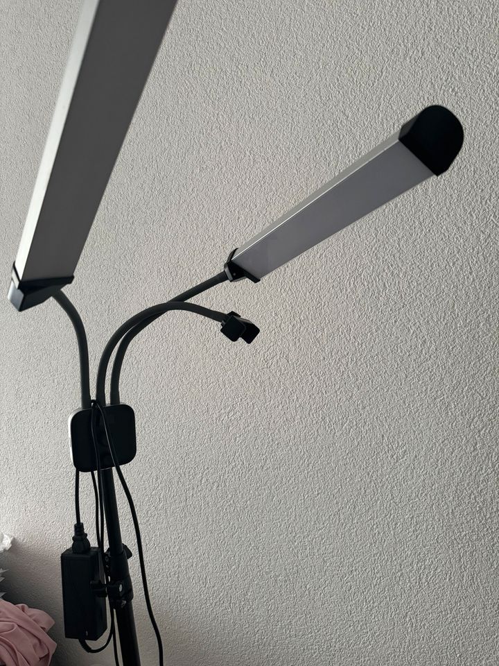 Kosmetiklampe / Stehlampe in Stuttgart