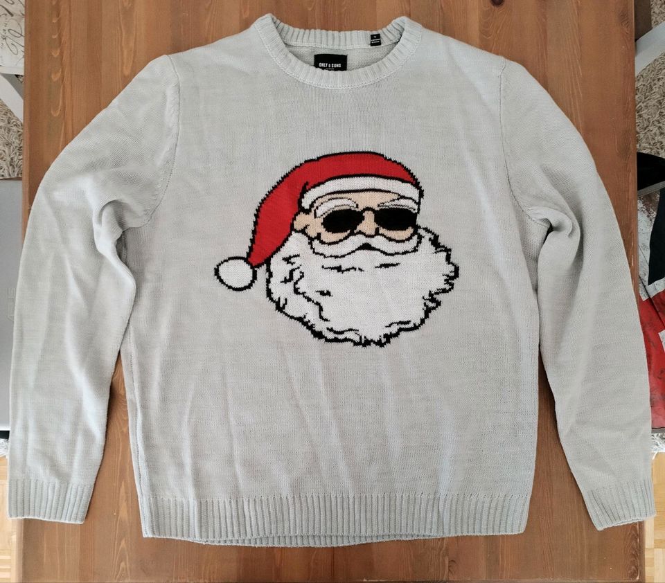 2 schöne Weihnachts Pullover in Essen