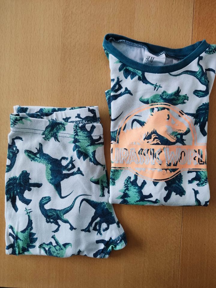 2 x Schlafanzug Pyjama * H&M u.a. * 134/140 * Dino Jurassic World in Oberthulba